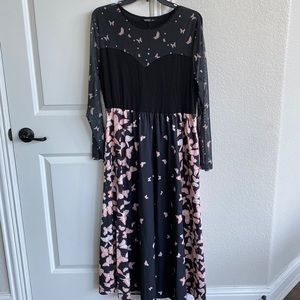 Butterfly pattern maxi, with sheer sleeves, super cute on can fit XL and 1X